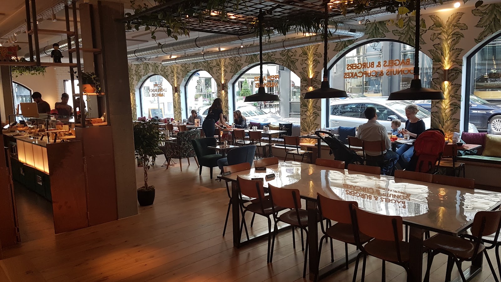 Lloyd Coffee Eatery Louise